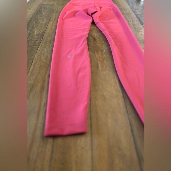 LULULEMON Wunder Train High-Rise Tight 28"
Vintage Rose no tags Like New Conditn - Picture 8 of 14